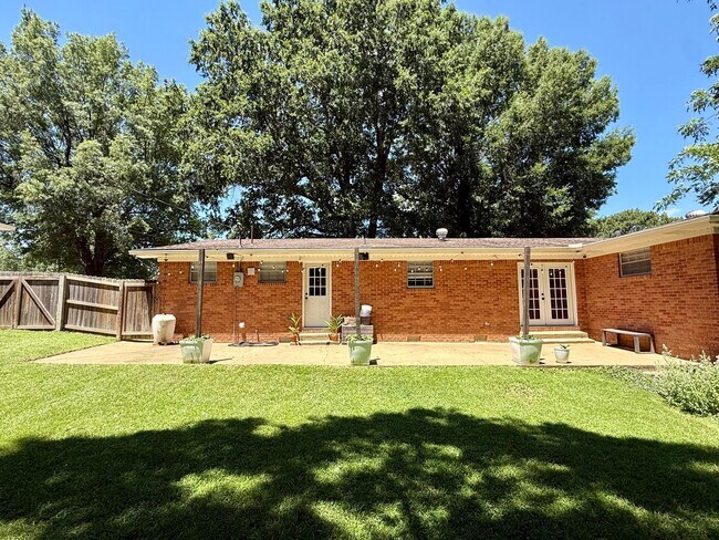 Building Photo - 316 Marzee Ann Dr