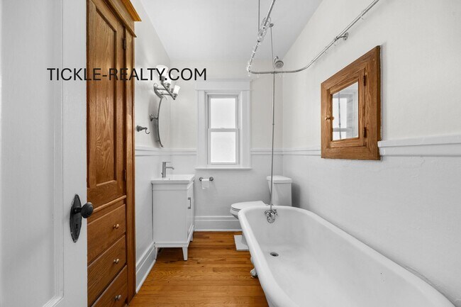 Building Photo - 15-17 Roosevelt St