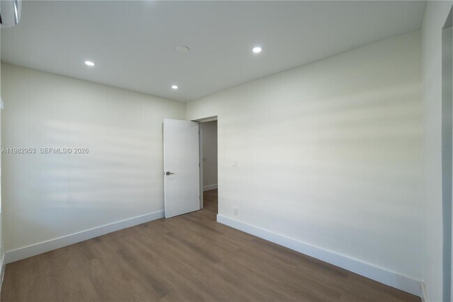 Building Photo - 1615 NE 9th St