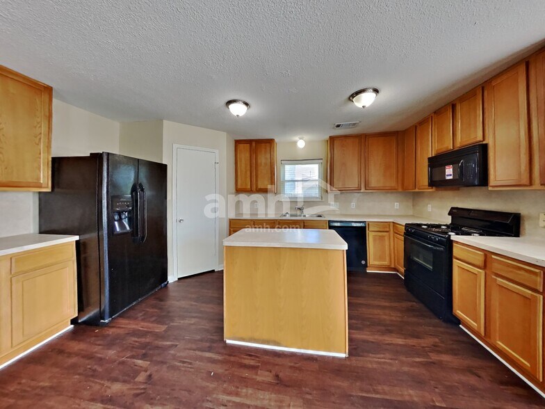 Building Photo - 201 Mammoth Springs Ln