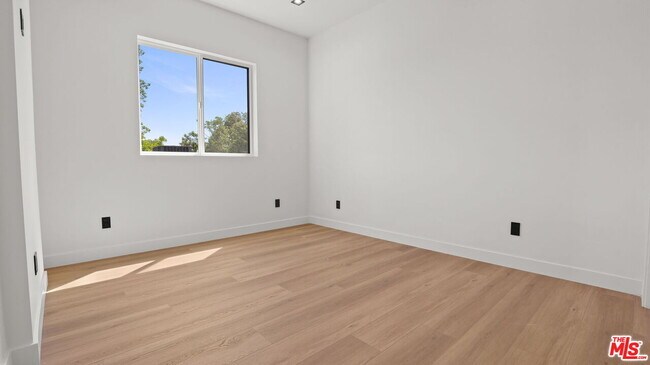 Building Photo - 10842 Peach Grove St