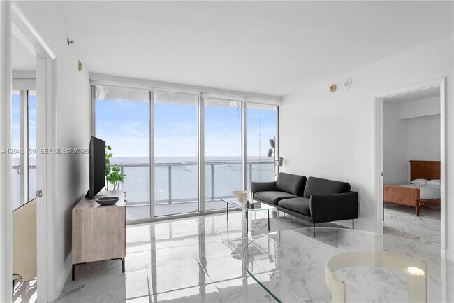 Building Photo - 465 Brickell Ave