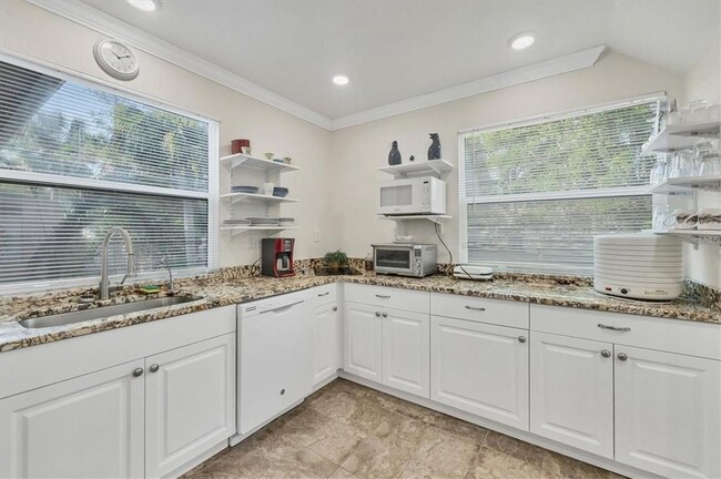 Building Photo - 690 Percheron Cir
