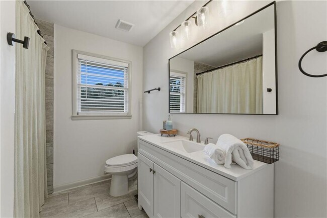 Building Photo - 2393 Lilla Cir SW