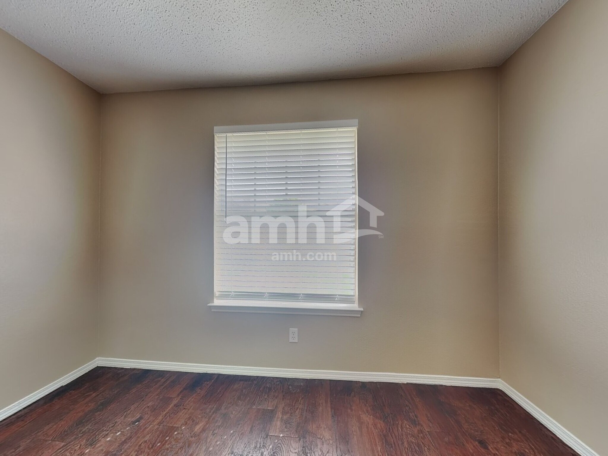 Building Photo - 7312 Glen Dr