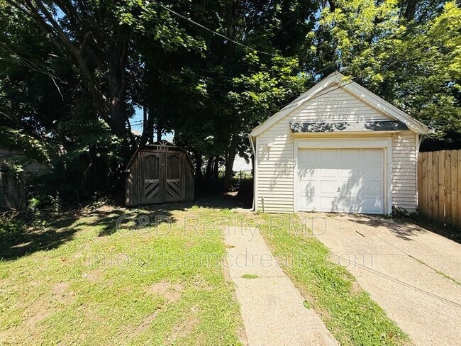 Building Photo - 1209 E 167th St