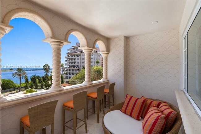 Building Photo - 7133 Fisher Island Dr