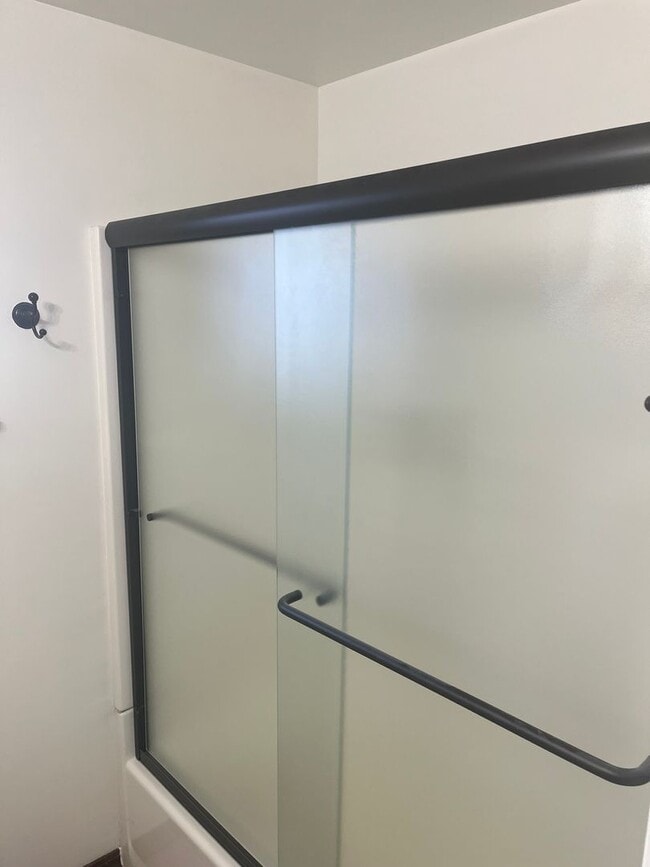 Building Photo - South Hill cute 2 Bed 1 Bath rancher with covered entertaining patio