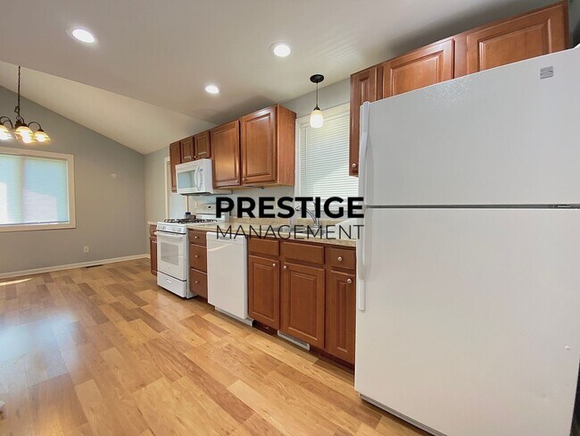 Building Photo - 2 Bedroom Home In Dyer