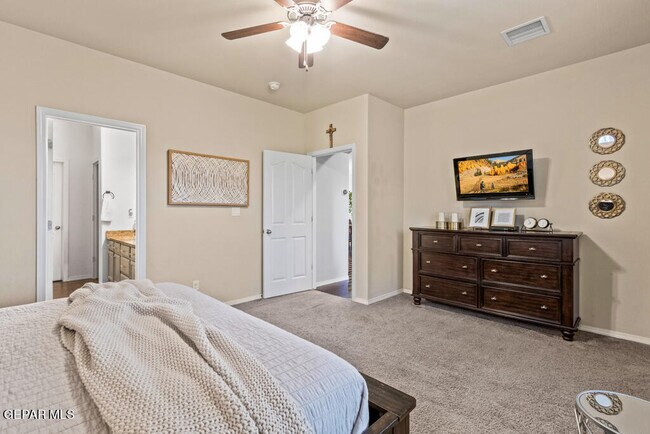 Building Photo - 7365 Dewberry Dr