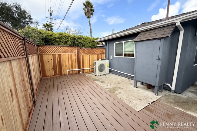 Building Photo - Remodeled 3 BD/2 BA Home with Private Entrance and Backyard