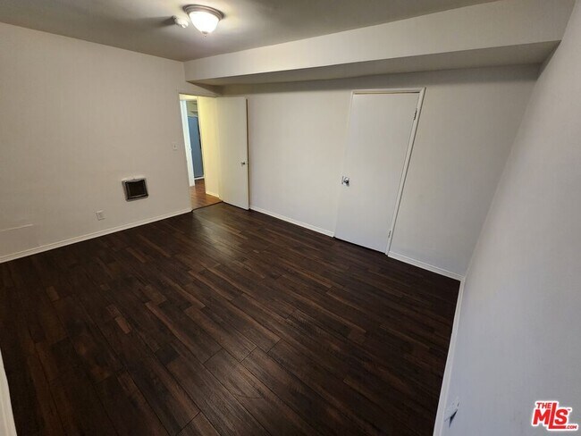 Building Photo - 1013 N San Vicente Blvd