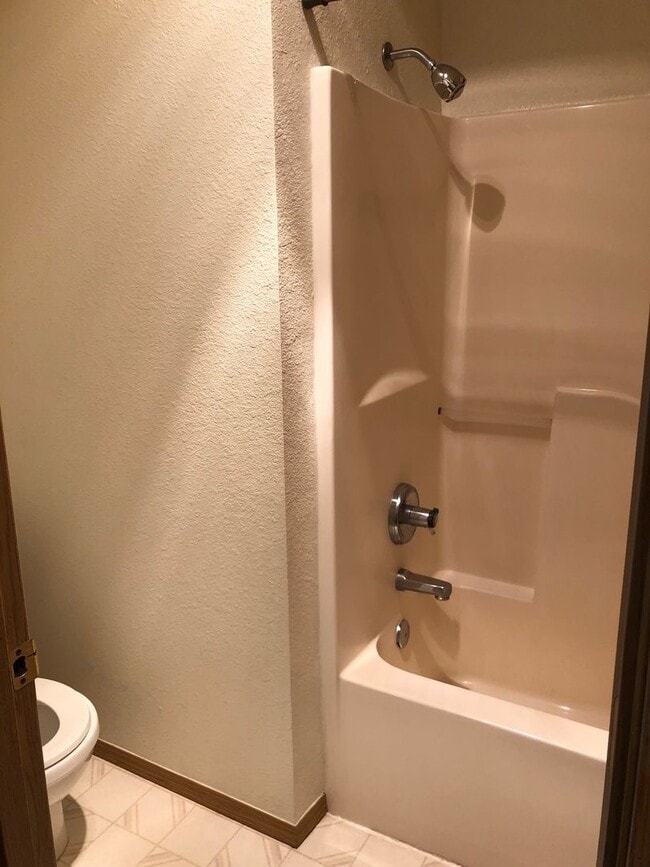 Building Photo - 3 Bedroom, 2.5 Bathroom Townhouse - Locate...