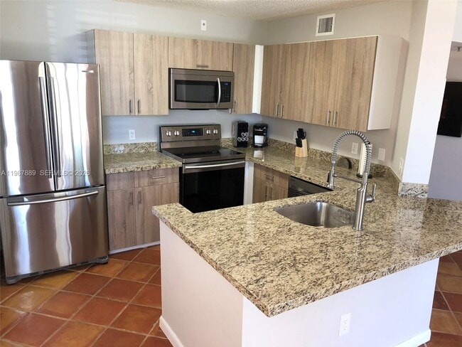 Building Photo - 19901 E Country Club Dr