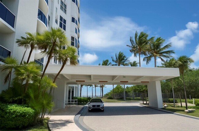 Building Photo - 16711 Collins Ave