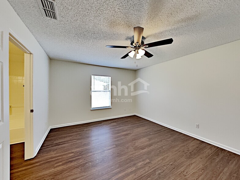 Building Photo - 3155 Olde Sutton Parke Dr