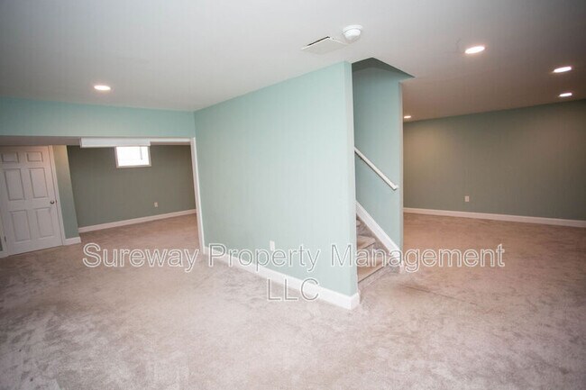 Building Photo - 1 Tweentown Cl