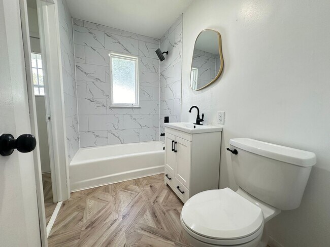 Building Photo - Modern 3+ Bedroom House in Cooper School N...