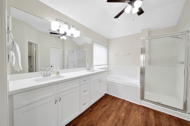 Building Photo - 1427 Redwood Village Cir