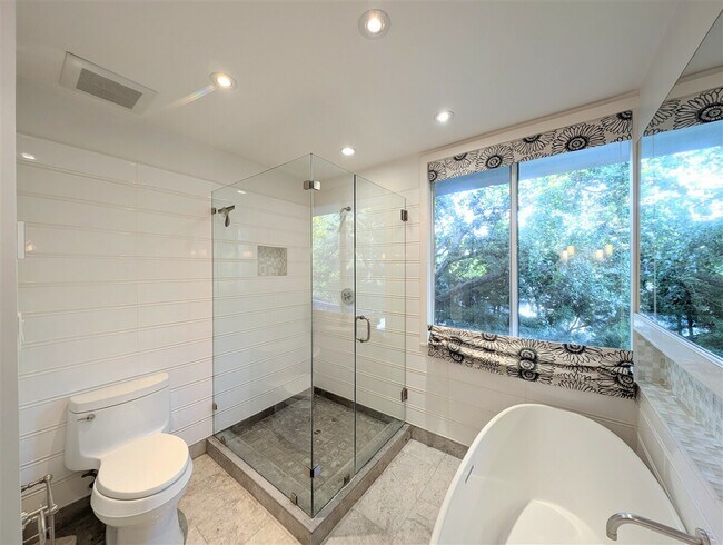 Building Photo - 10 Idalia Ct