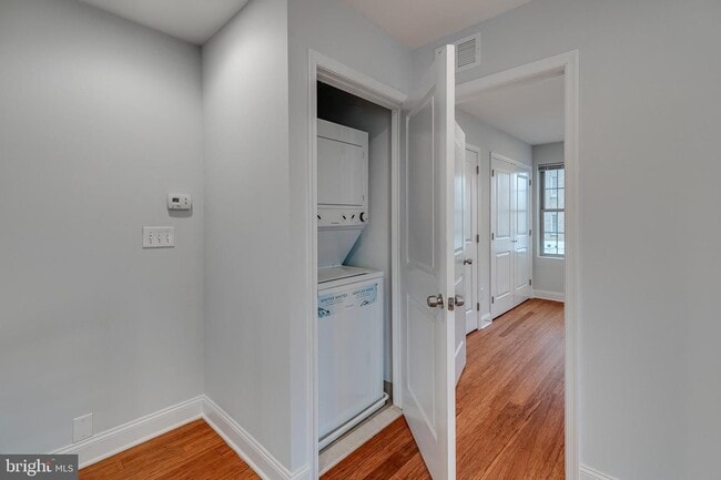 Building Photo - 2401 Carpenter St