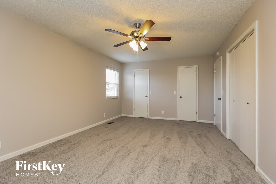 Building Photo - 1013 Carriage Way Ct
