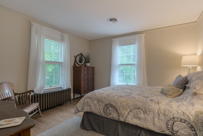 Building Photo - 207 Otey St