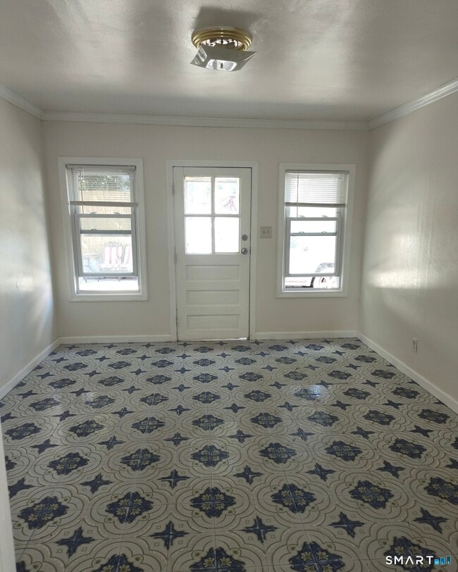 Building Photo - 30 Hawkins St