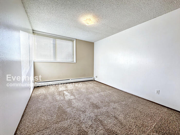 Building Photo - 2707 Valmont Rd