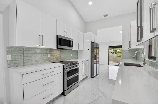 Building Photo - 6545 Las Flores Dr