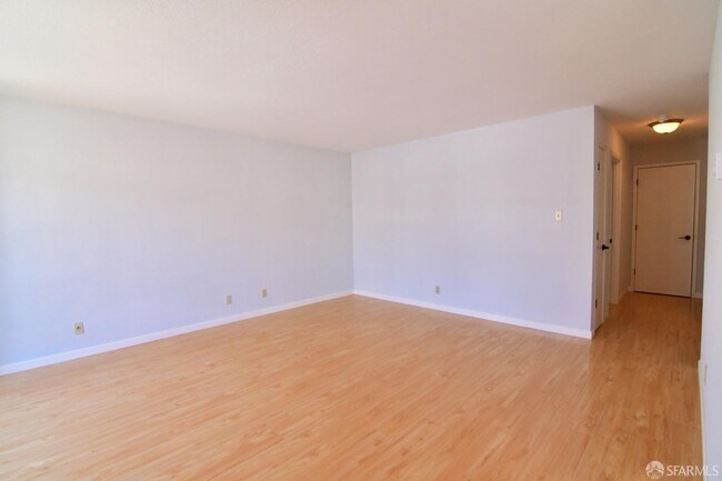 Building Photo - 359 5th Ave