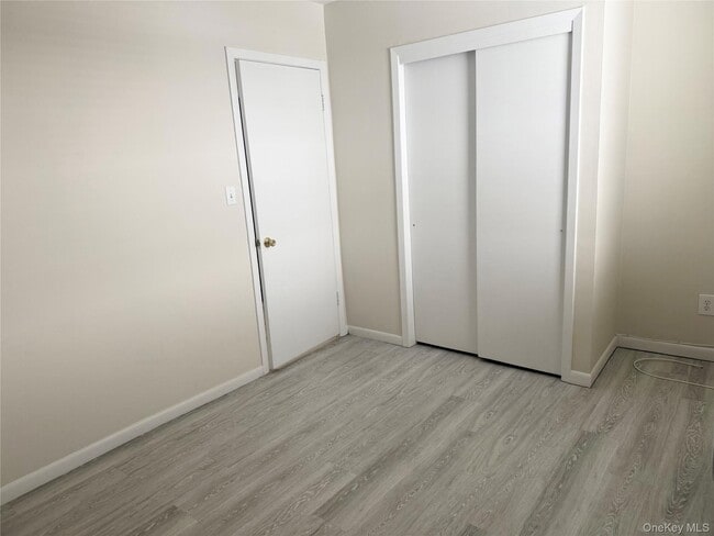 Building Photo - 3 Toms Point Ln