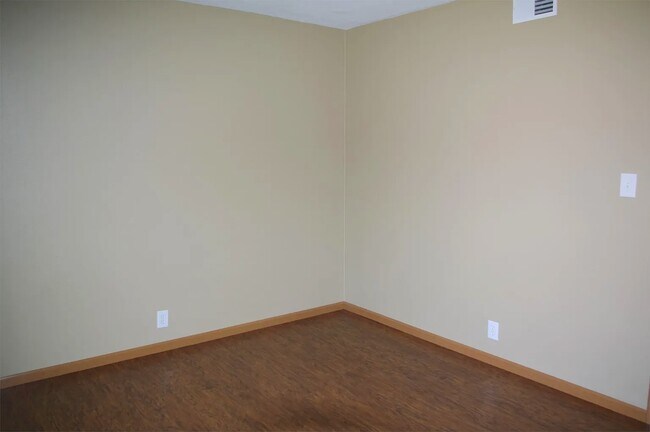 Building Photo - 305 Baltes Dr