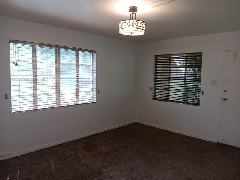 Building Photo - 1518 S Habana Ave