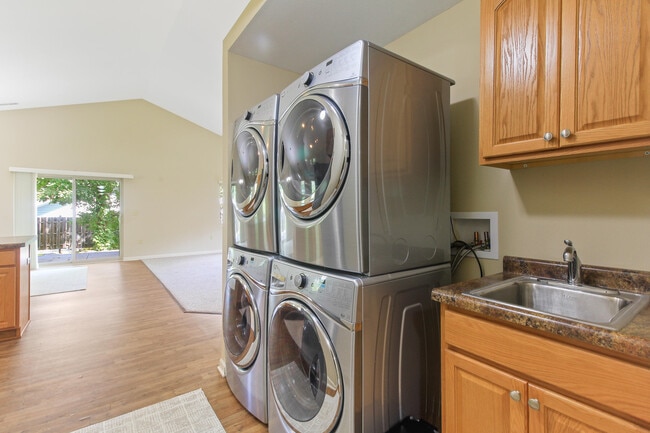 Building Photo - N7439 Mariner Hills Cir