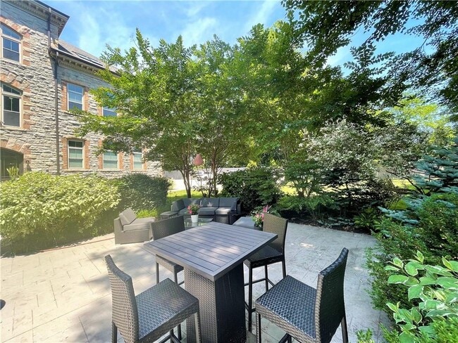 Building Photo - 426 Spring St