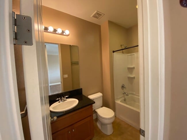 Building Photo - Beautiful Condominum Across From Great Pub...