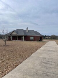 Building Photo - BEAUTFUL HOME IN NEWTON/WICKSBURG