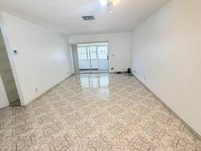 Building Photo - 2727 Dudley Dr W