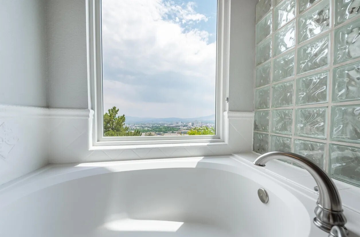 Building Photo - 932 University Ridge Ct