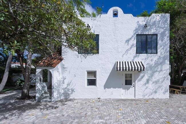 Building Photo - 717 Forest Hill Blvd