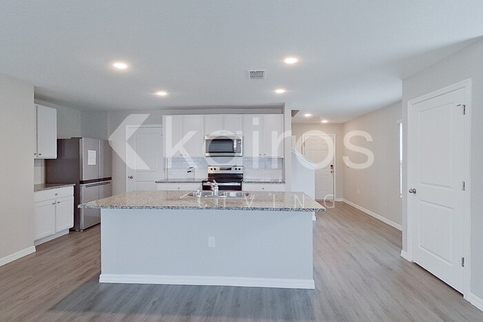 Building Photo - 8650 SW 44th Ct