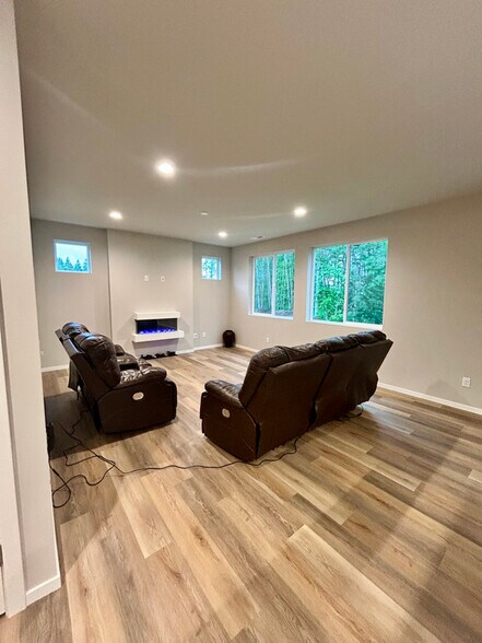 Building Photo - 538 Shore Pine Place