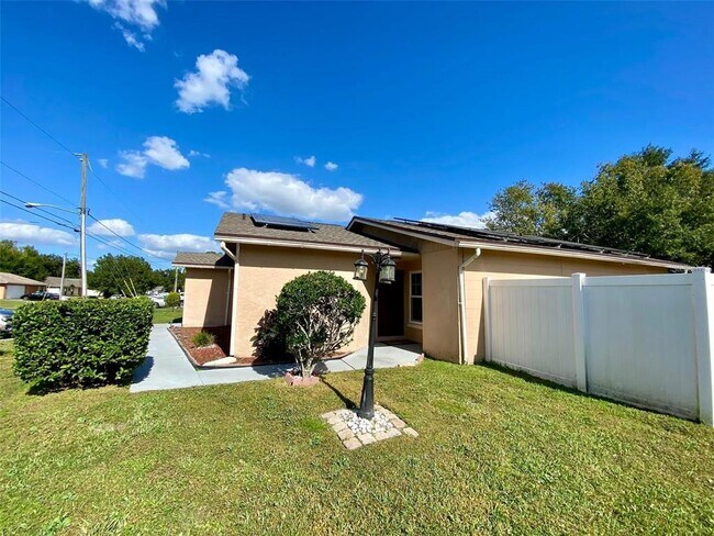 Building Photo - 880 Nelson Dr
