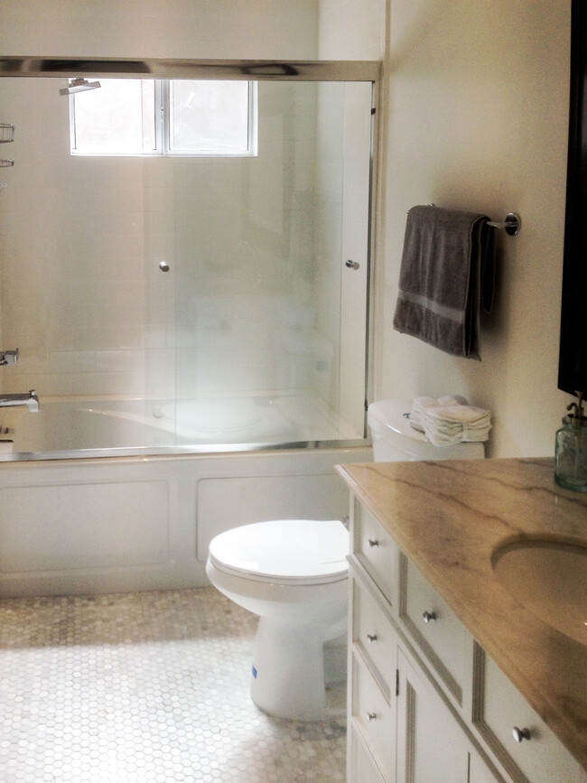 Building Photo - 321 Heliotrope Dr