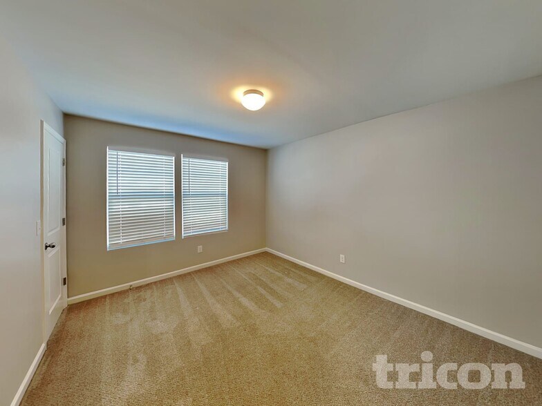 Building Photo - 635 Spencer Ln