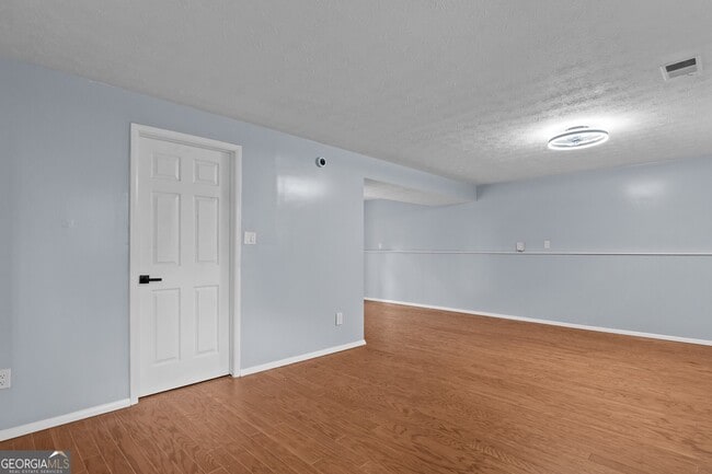 Building Photo - 5136 Rock Glen Dr
