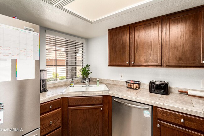 Building Photo - 8700 E Mountain View Rd