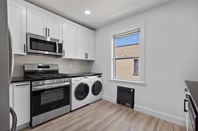 Building Photo - 44 Highwood Terrace