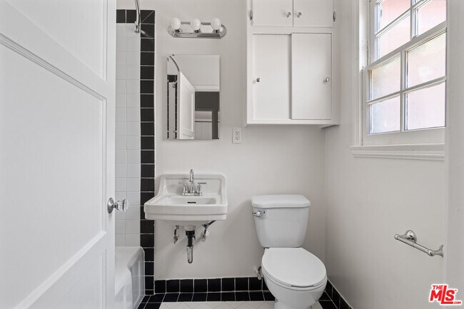 Building Photo - 148 S McCarty Dr